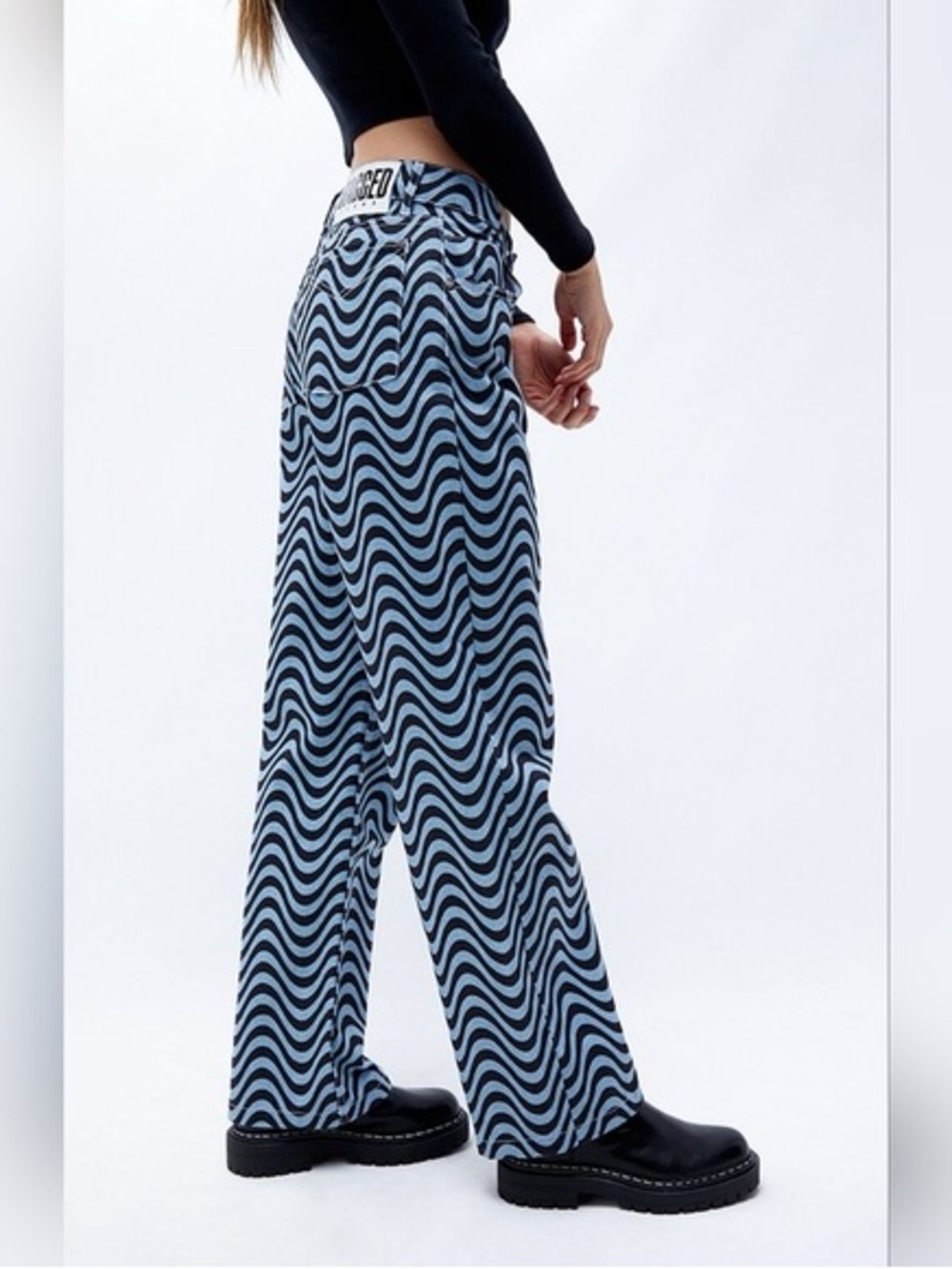 The Ragged Priest Wave Print Dad Jeans in Blue and Black, Size 28